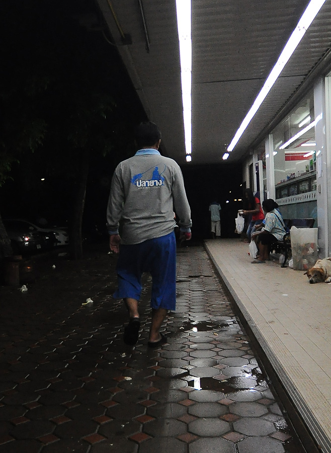 อ้าว...รีบเดินไปไหนอ่ะ ไม่เห้ฯซื้อไรมาเลย เดี๋ยวจะได้ขอกินด้วยยย :think: :think: :think:
ตรูจะไปอี้