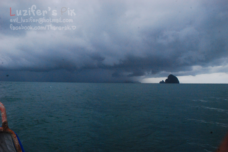 หันไปดูเกาะไหง .. หายไปในสายฝนแล้ว

บังฯ กลับเถอะ อยู่ไม่ได้แล้ววววว