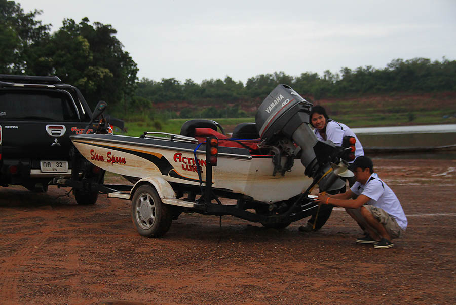   เรือเจ้าถิ่นอีกลำนึงน้ากบแอ็ชั่นลัวร์ค้าบบบ เอาเรือลงเลยค้าบน้ากบ..... :smile:

  [b]เอ่.....น้า