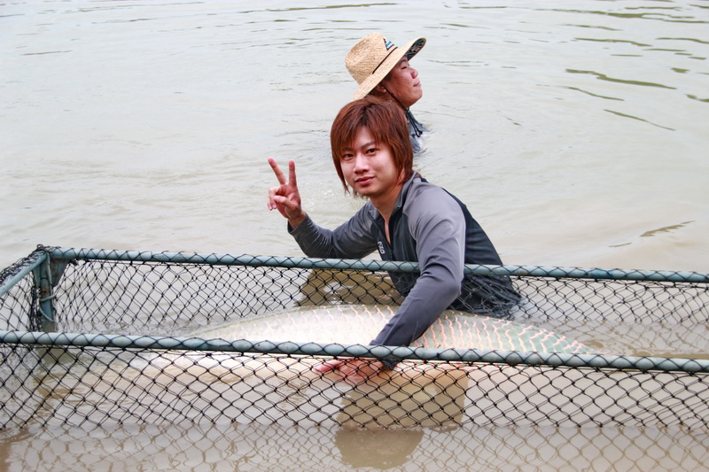 โปรท๊อป โปรจากเกาหลี ขอหล่อสักรูป แต่ไอ้คนข้างหลัง นี่มันอะไรเนี่ย :laughing: :laughing: :laughing: 