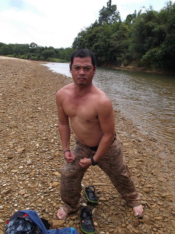                            อ๋อๆๆ พอรอดแห้ว แล้วออมมือให้ ว่างั้น.....เคๆๆ งั้นก้อเชิญพี่ทั่นเพาะกายไ