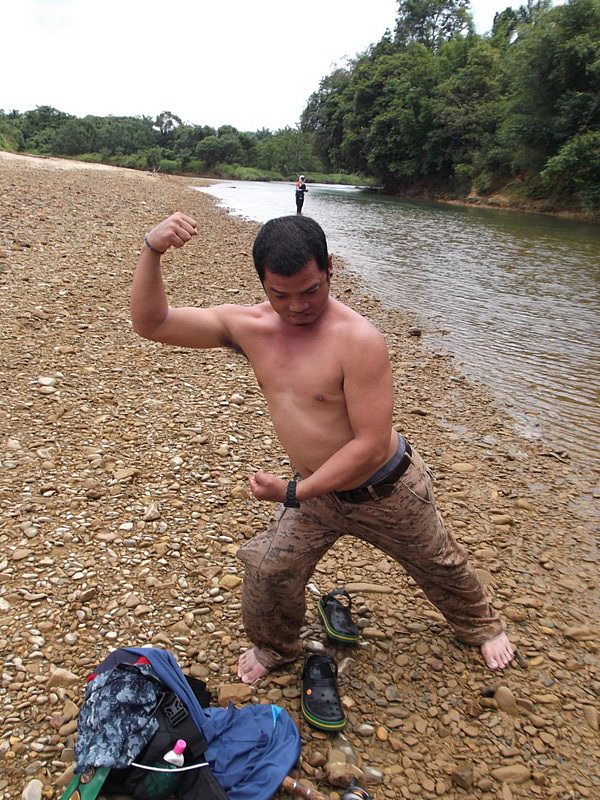                              เอ๊ายังไม่เลิกอีกเร๊อะ...ป๊าดดดดดดด..แต่ละท่าไปเอามาจากไหนเนี่ย... :oh