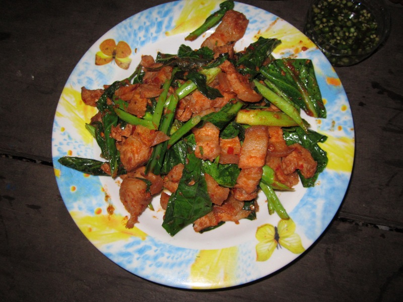  :cheer: เขาโชว์กันคนละเมนูแระน้าก้องบอกผมบ้างจัดไปครับ นี้หมูสามชั้นผัดพริกแกงคะน้า 
 :cheer: ผมชิ