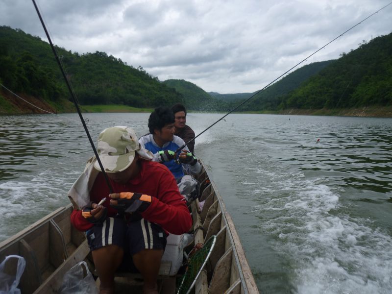 ได้เวลา ล่องเรือลงมาแล้วครับเดี๋ยวไม่ทันจะมืดซะก่อน อยู่กันตั้งแต่เช้าจรดเย็นเลย :laughing: :laughin