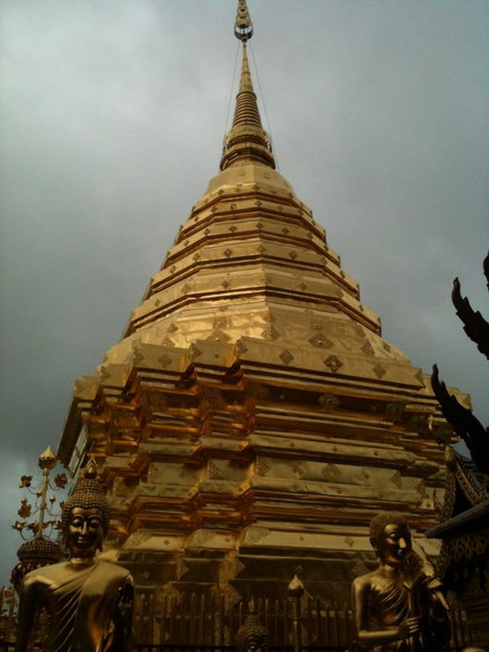 ไปไหว้นมัสการพระธาตุที่วัดพระธาตุศรีจอมทองกันต่อครับ  :grin: :grin: :prost: :prost: :prost: :prost: