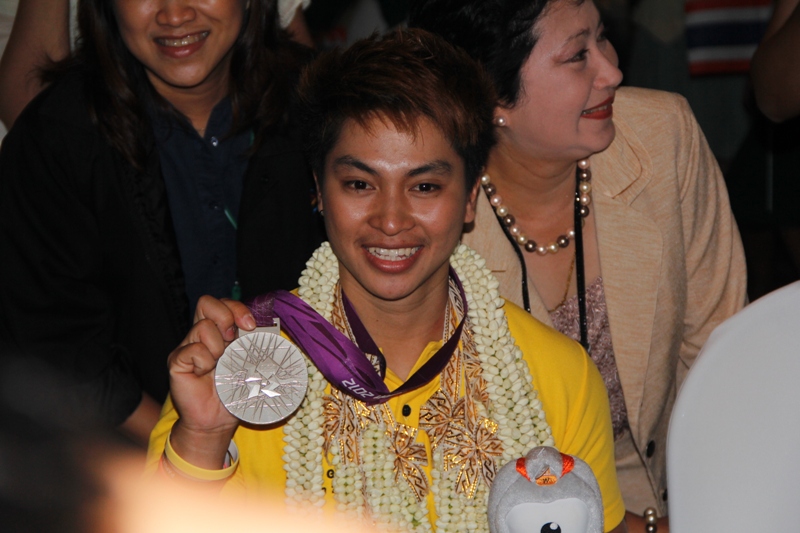 @@@ รับน้องแต้ว Olympic 2012 ผู้นำความสุขมาให้คนไทย @@@