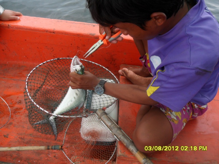 ปลดท้ายเรือไม่ทันเสร็จ....มาปลดหน้าเรือต่ออีก