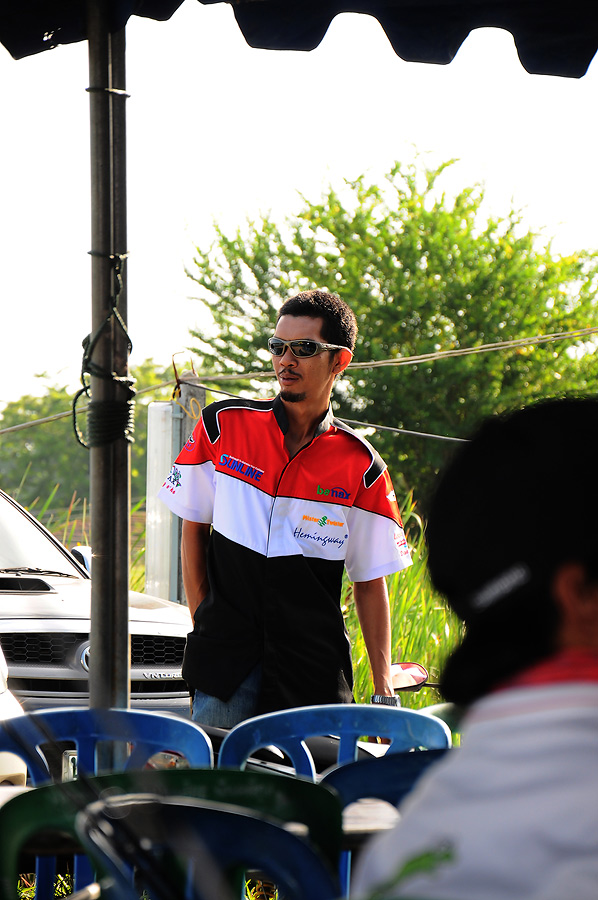 ป๊าดดดดดดดด.....นั่นใครว่ะนั่น หล่อ เทห์ เข้มมาเลย วันนี้กัดโซ่ขาดมาได้ไงว่ะนังเห่ย :laughing: :laug