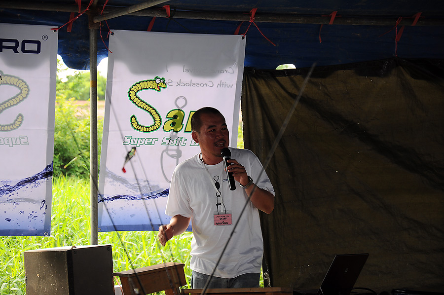 พี่เจี๊ยบกลังกล่าวเชิญประธานของงานมากล่าวเปิดแล้วคร๊าบบบ :grin: :grin: :grin: