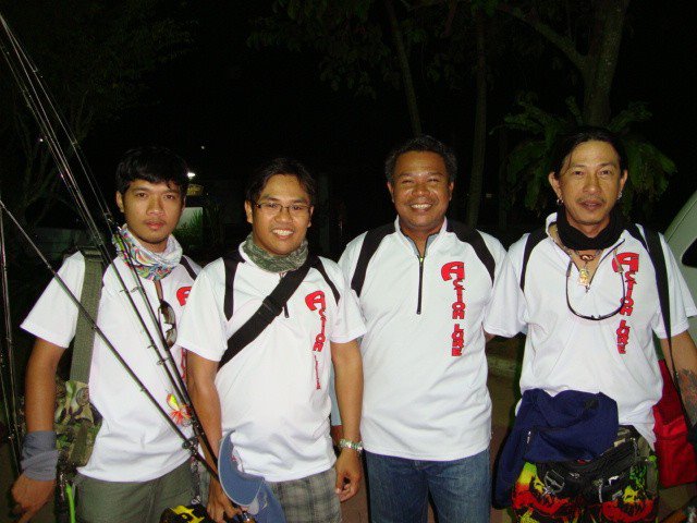


ถ่ายรูปกันก่อน..........พอใส่เสื้อ Action Lure ดูหล่อขึ้นในบัดดล........ :love: :love: :love: 