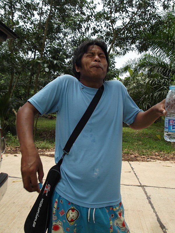                                 โอ้โห!!! แต่ละท่าของแกนี่นะ...ข้าว่าน่าจะได้รางวัล ตุ๊กตาทองว่ะเพื่อ