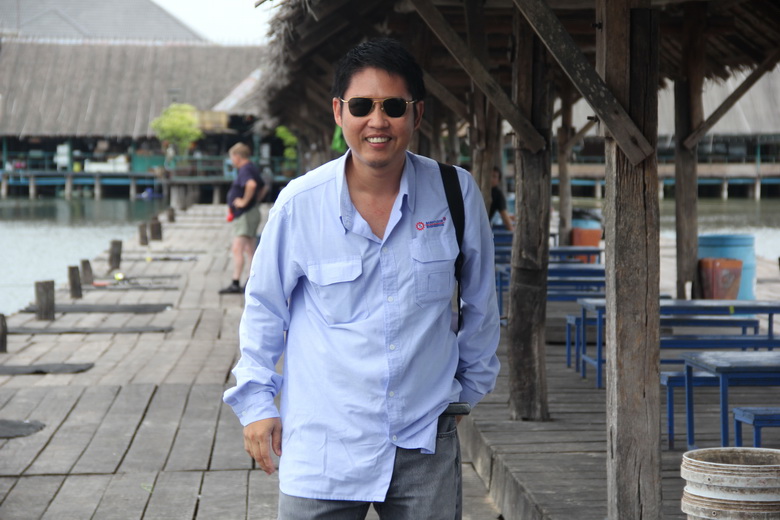 ใครนะ..หน้าตาหล่อเดินมาทางนี้
 :smile: :smile: :smile:

น้าหมูนี้เอง มาทำงานแถวนี้เลยแวะมาเที่ยว
