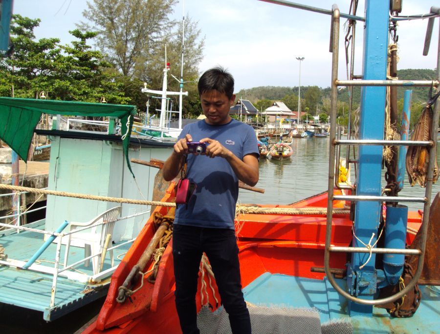 เจ้าของเรือ รูปหล่อ  ใจดี      เฮียเหลิม             แห่งอาณาจักรกระจกโค้ครับ