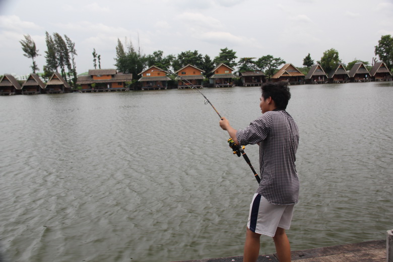 น้าบอสปลากินอีกแล้ว....
ผมไม่ได้ตกเลยถ่ายแต่รูปครับ
 :smile: :smile: :smile:
