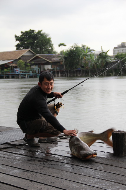 ขึนมาก็ไม่ยอมให้ถ่ายรูปด้วย
 :smile: :smile: :smile: