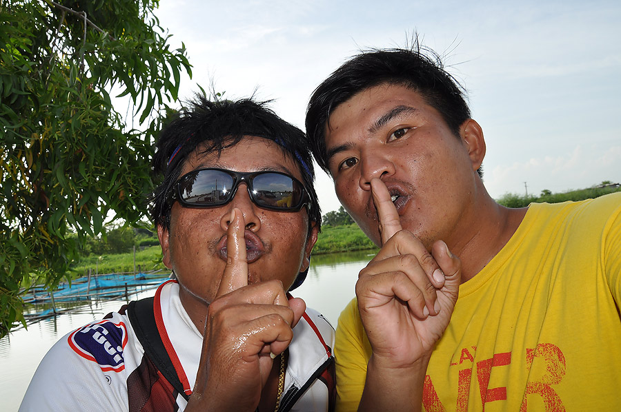  [b]ต้องขอร้องให้นังโอม อย่าไปบอกพี่ศักดิ์ว่าโม่งได้ปลา กลัวแกทำใจไมไ่ด้อ่ะ[/b] :laughing: :laughing
