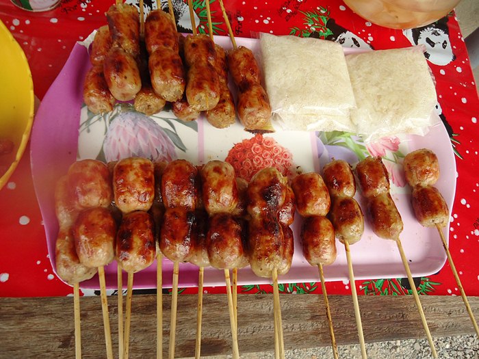 ไส้กรอก..เปรี้ยวได้ที่ อร่อยมว๊าก  :laughing: :laughing: :laughing: :umh: :umh: :umh: