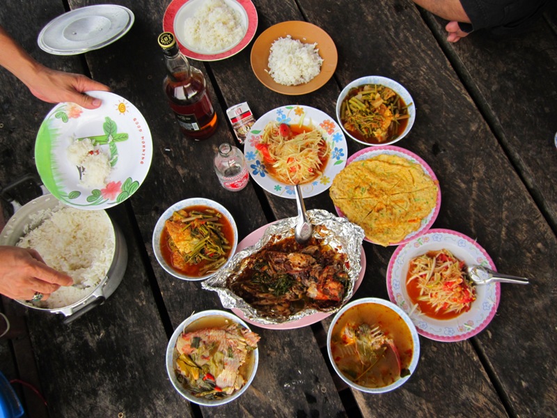  :cheer: อาหารมื้อเช้ามาแระไข่เจียว แกงส้มผักไข่เจียว ตำไทยแบบเผ็ดกับไม่เผ็ด
ตามด้วยอุ่นอาหารที่เหล