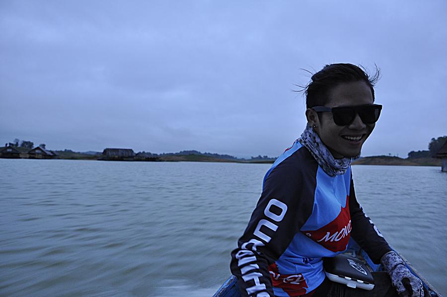 ทำหน้าระรื่น ได้ตกปลา ทีไรมันมีความสุขที่สู้ดดดด  :laughing: :laughing: :laughing: