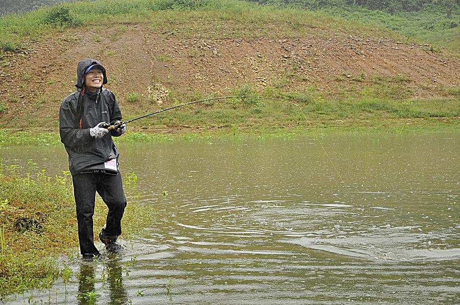 ดูมันทำหน้า เย้ยกันชัดๆๆๆ มันน่านัก  :laughing: :laughing: :laughing: