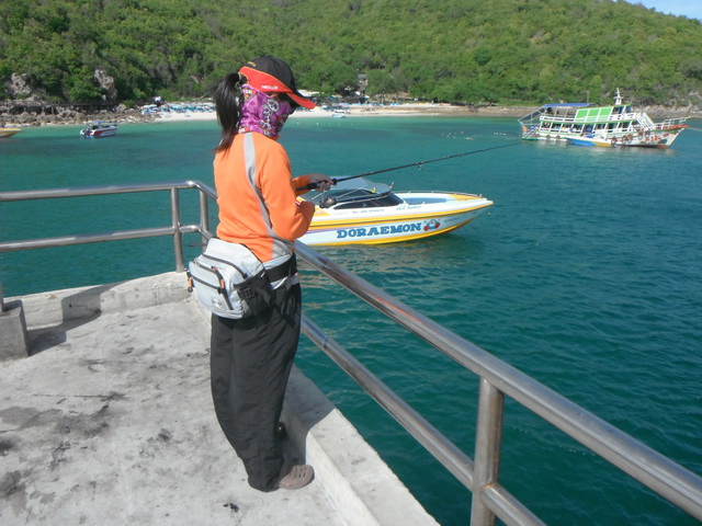 เรือวิ่งเข้าวิ่งออกบ่อยมากค่ะ เลยทำให้ตีลำบาก :smile: :smile: :smile: