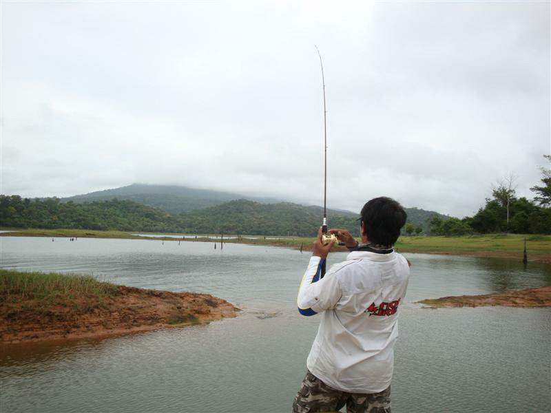 ดันจิบอยู่ฝั่งตรงข้ามของเกาะ ตีกบActionLure ไปดันกัด ต้องงัดข้ามเกาะกันเลยทีเดียว :laughing: :laughi