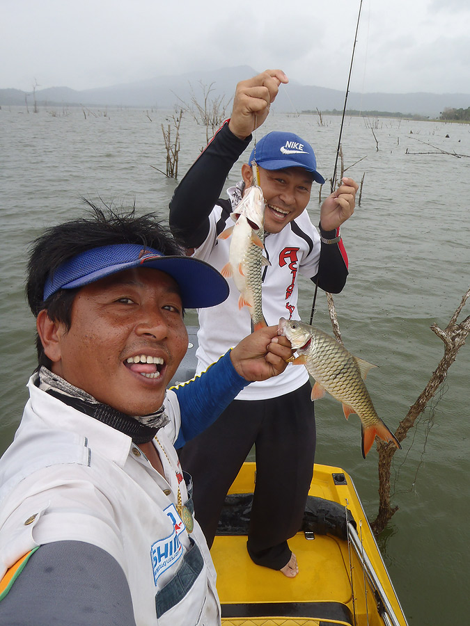 หลังจกานั้นฝยลงพร่ำ แต่ความันส์ดันบังเกิด สุ้ไม่ถอยล่ะคร๊าบ ปลาทูมาเรื่อยๆแบบนี้ :grin: :grin: :grin