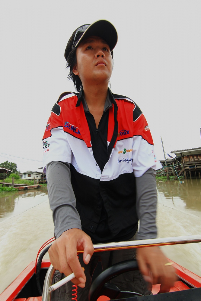  [b]++นั่งก้อแล้ว..ยืนก็แล้ว.....ไต๋เอก้อยังไม่....จอดเรือซ๊ากกก..กะที[/b] :laughing: :laughing: