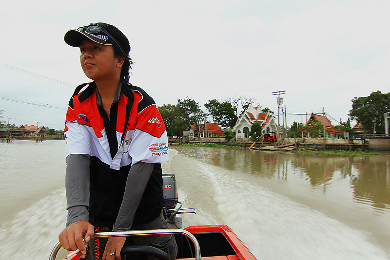  [b]+++ชะเง้อ..ซ้าย..ก้อม่ายเหมาะ[/b] :grin: :grin: