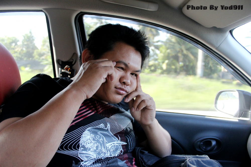 คุณชายนั่งกันสบายแต่มาให้คนขับรถถ่าย ยังไงกันครับคุณท่านโก๋ :laughing: :laughing: