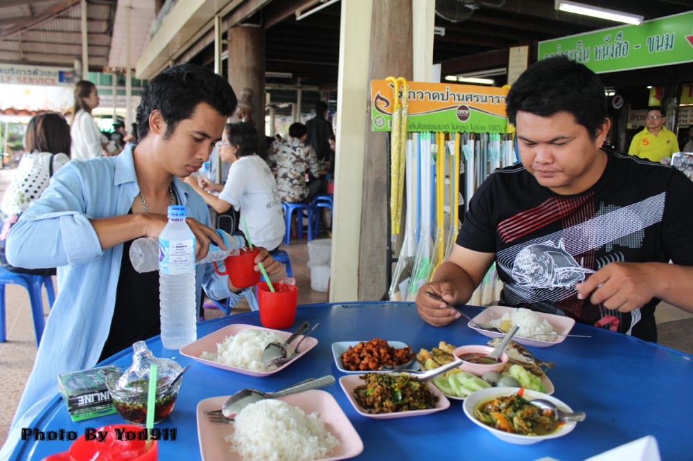 กินกันให้อิ่มเด้อ  เดี๋ยวผมให้น้าโก๋เลี้ยง :laughing: :laughing: :laughing: :laughing: :umh: :umh: