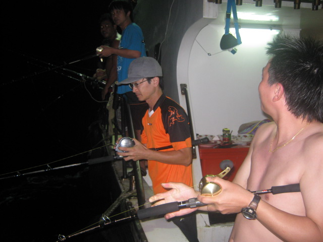 ....ทีม JMT มีทั้งจิ๊กและหน้าดิน....
....อิอิ..ปะทะกันเองแระ... :grin: :grin: