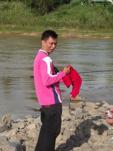 พี่เป็ด ....ถึงกับอุทาน..."โอ้ ปลาเบี้ยว!!!"....

ไม่เคยเห็นมาก่อนเลย ถ้าได้กินนะ ขอบอก ลืมไม่ลง