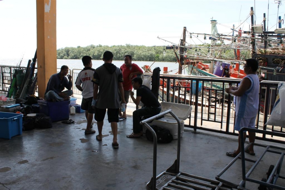 บรรยากาศระหว่ารอเรือ