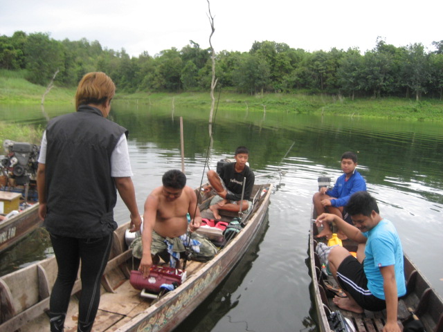 จัดเรือกันแล้ว