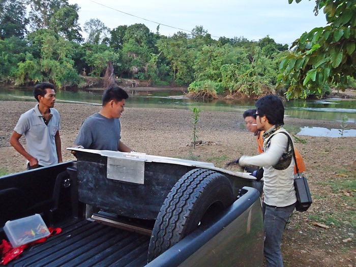 เอ้า..เอาเรือลง  :grin: