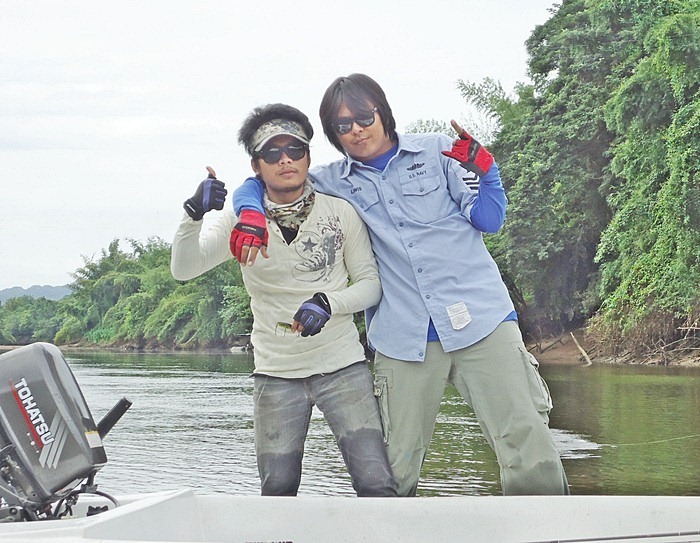 พวกเราชาวร็อค !!! เย้..เย  :laughing: :laughing: :laughing: :laughing: :laughing: