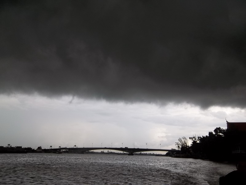  [b]เมฆฝนดำทมิฬบังคับให้เราต้องเลิก[/b]