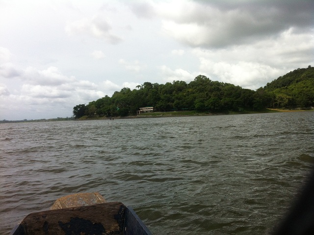 คลื่นแรงขนาดนี้ เห็นทีจะไม่ไหว เบี่ยงหัวเรือกลับกันดีก่า 