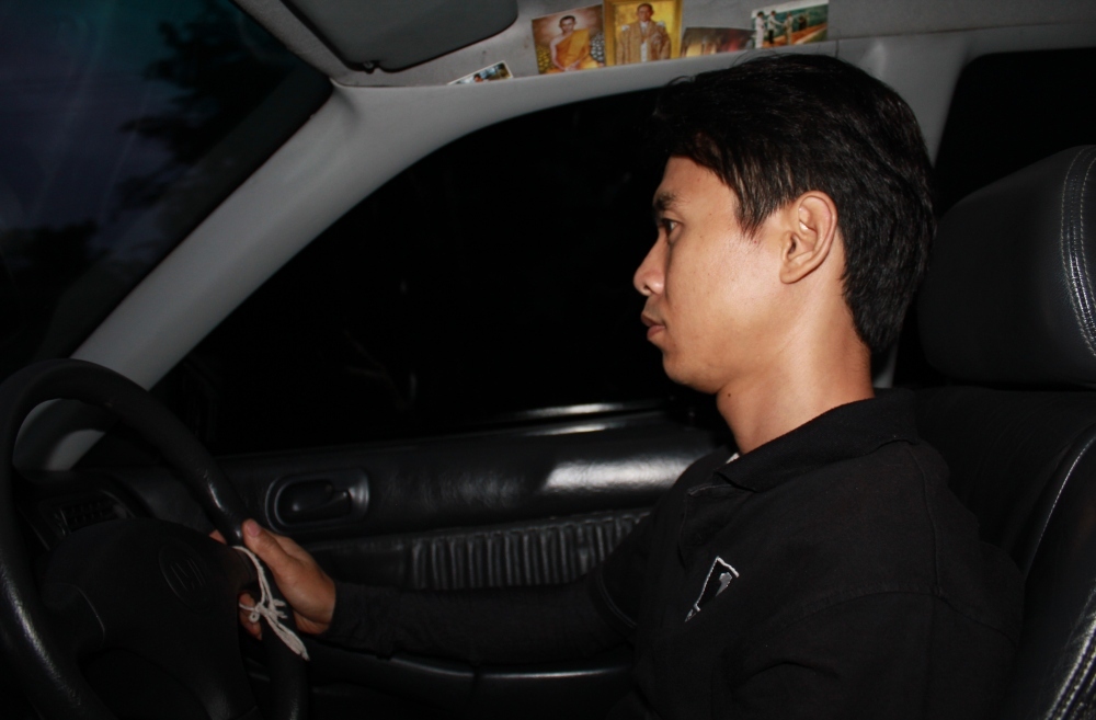 พี่ต้น เป็นสารถีให้ครับ
พี่น้องไม่ทิ้งกันอยู่แว้ววว อิๆ