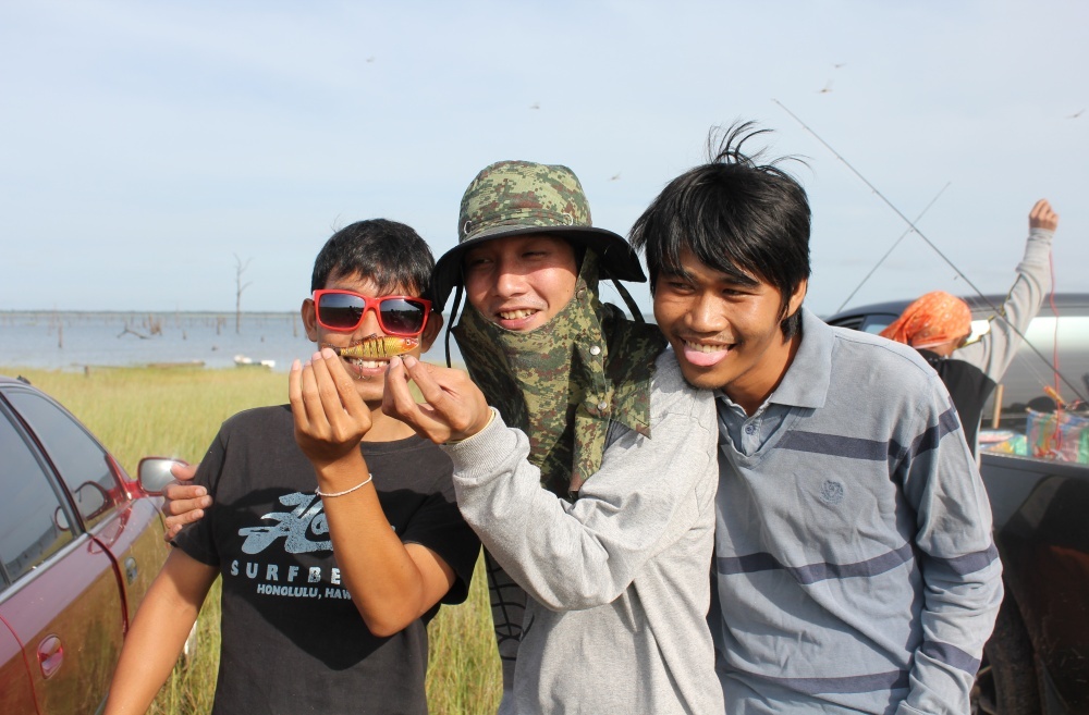 พี่แซ็กอำนาจเจริญ เหยื่อให้ผมด้วยคนครับ
ขอบคุณครับพี่  :smile:
