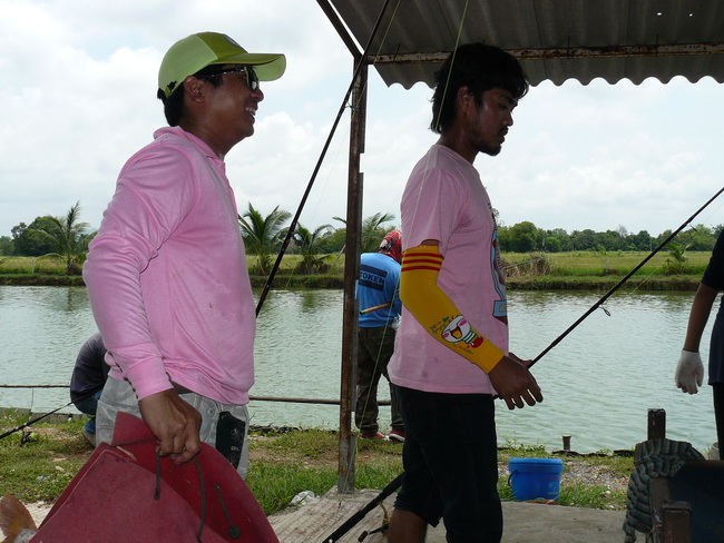 คุณอภิชาติ กะ น้องนาน เอามาลุ้นพร้อมกัน :cheer: :cheer: :cheer: