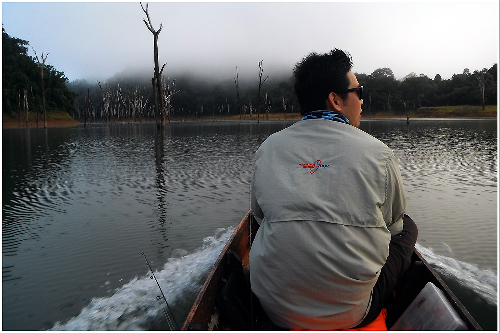 




ลองไปชมภาพจากเรืออีกลำกันครับ

สำหรับเช้าวันสุดท้าย



ผมจะพยายามให้เสียงในฟิมล์แบบด