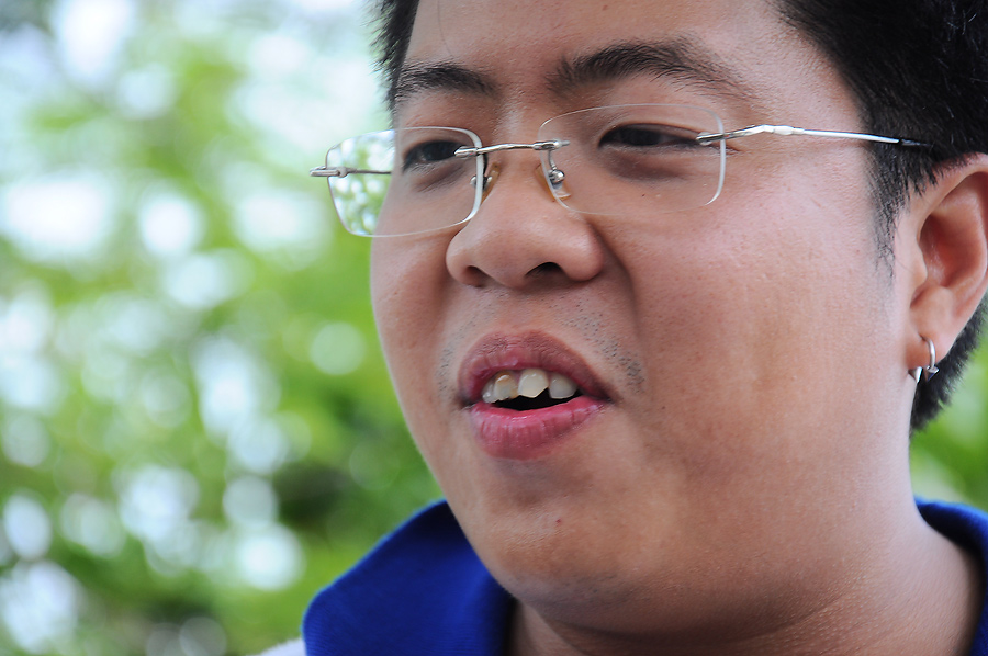น้ากบจะลุกไปจัดการนังแดง แต่เข้าใกล้ไม่ได้กลัวโดนฟันหน้านังแดงเฉาะเอา :laughing: :laughing: :laughin