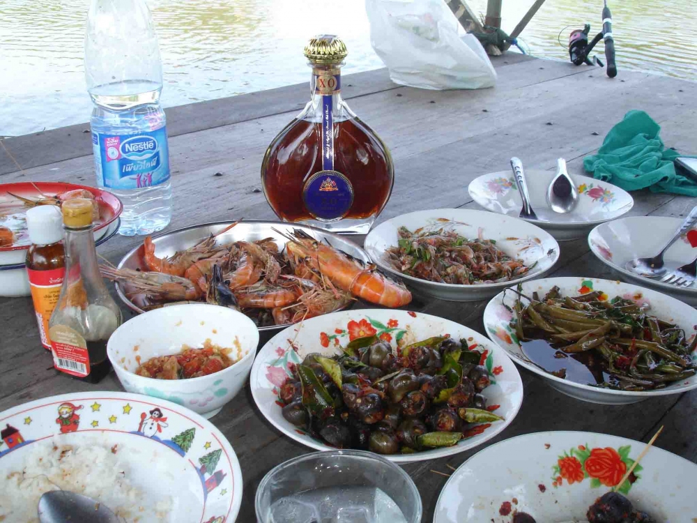 พอปลาเริ่มเงียบ เราก็พักจิบน้ำชากันหน่อย :cheer: :cheer: :cheer: :cheer: