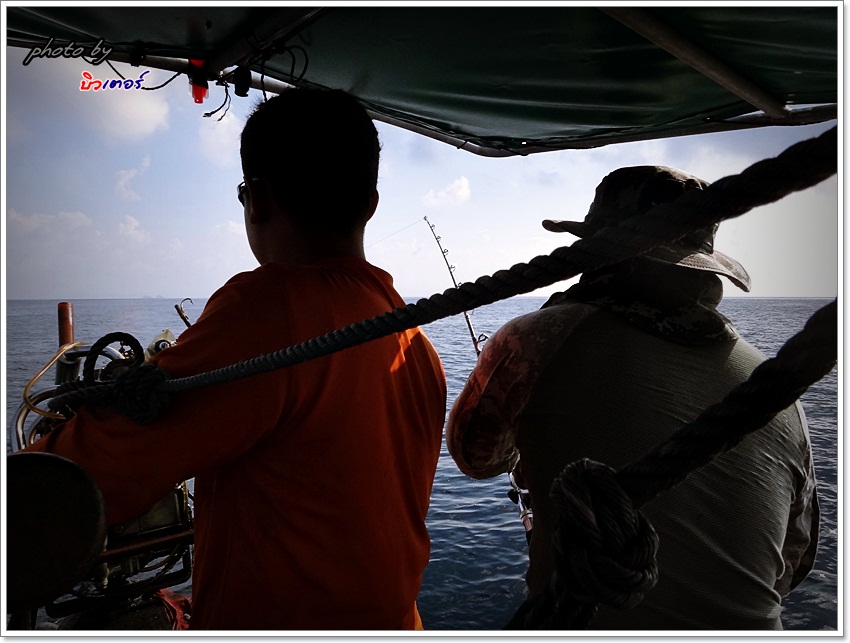 [b]หันหลังกลับไปท้ายเรือ ช่างใบ...โยก ปั้ม โยก กับตัวปลายสาย!!

"อยู๋ๆม่ายๆ ..." หลายคนยิงคำถาม