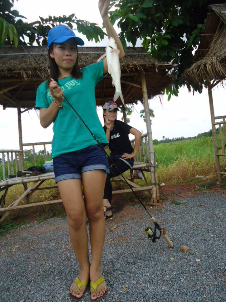 ถ่ายรูปคู่หน่อยกับปลาตัวแรกในชีวิต :cheer: :cheer: :cheer: