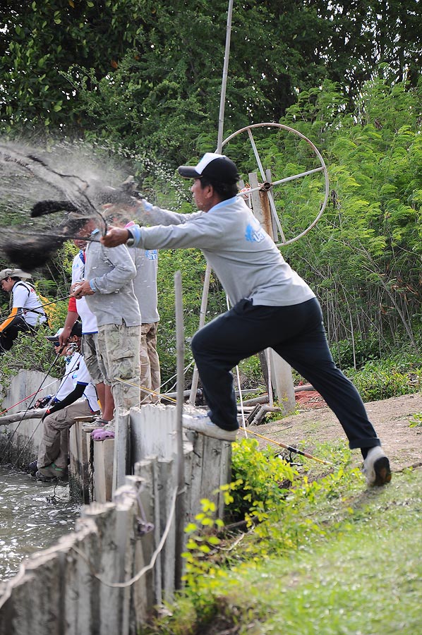 น้าตุ๊กทอดบานเป้นวงกลมเหมือนเลขศูนย์ แต่น้านะทอดปหบานเป้นเลขหนึ่งเลยอ่ะ :laughing: :laughing: :laugh