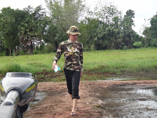  [b]ไหง๋ถือกระดาษไปด้วยล่ำ[/b] :laughing: :laughing: