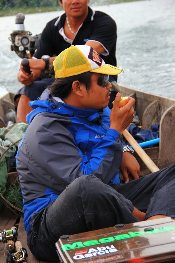 พี่เก่งบอก ปลาไม่กิน กุกินเองก้อได้ว่ะ  :laughing: :laughing: :laughing: